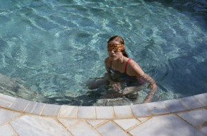 canino-en-la-piscina
